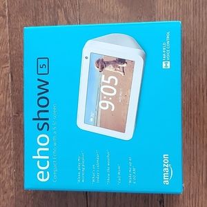 Amazon Echo with 5.5 inch screen